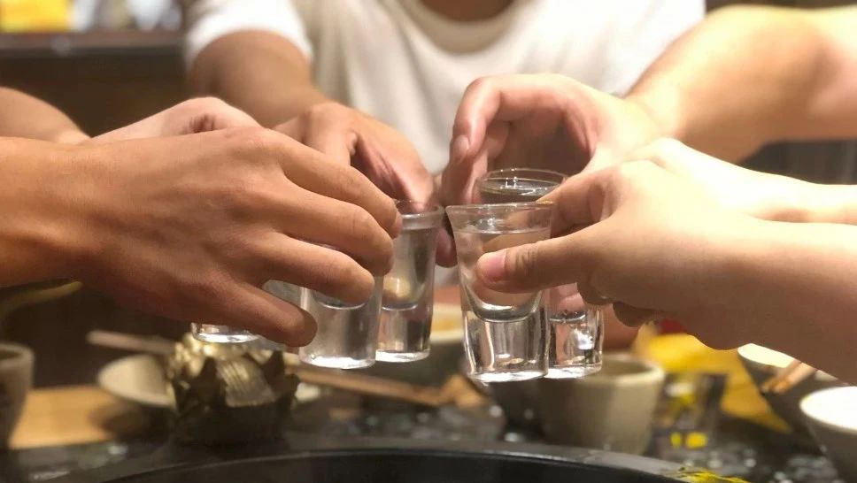 为什么喝了有些酒后，会头疼欲裂呢？