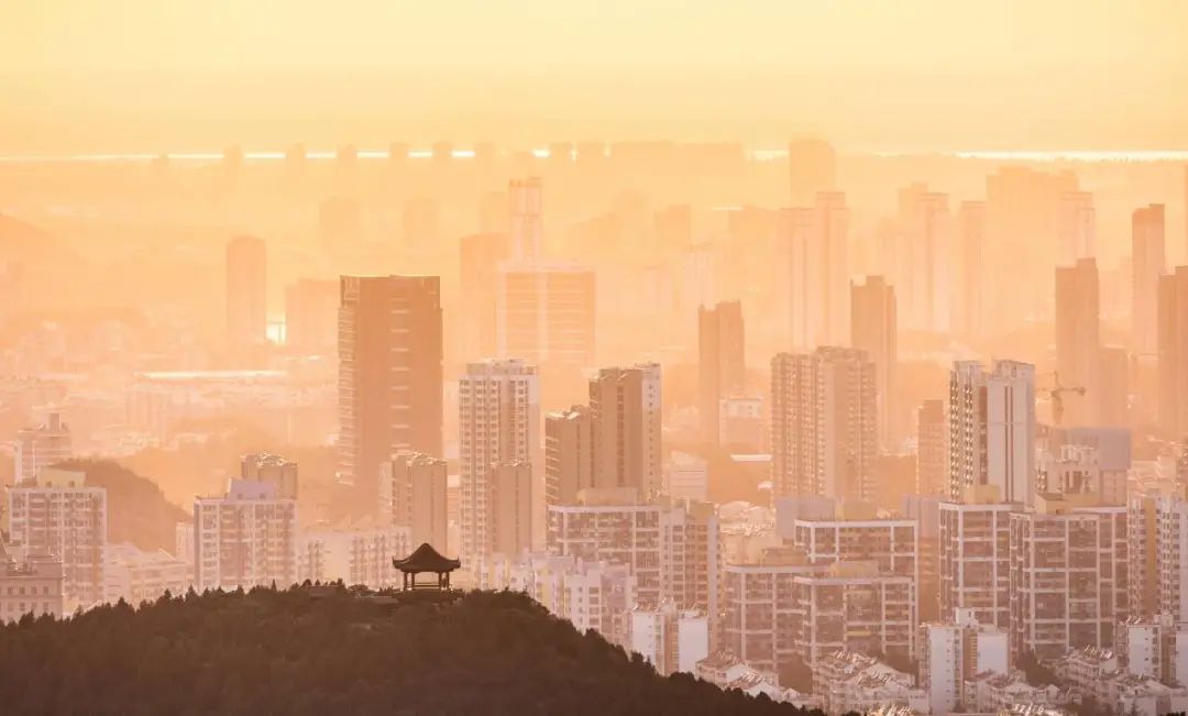 八月转眼去，九月迎面来