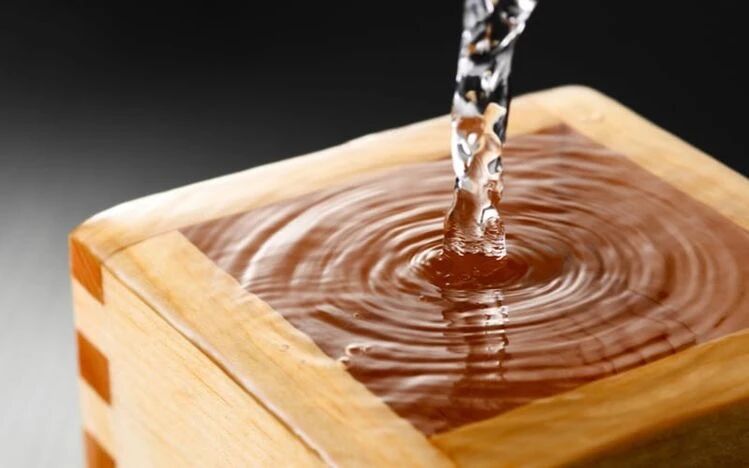 倒白酒.jpg 倒白酒.jpg