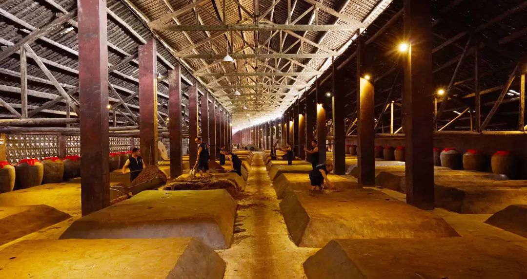 浓香型白酒和酱香型白酒窖池的区别.jpg 浓香型白酒和酱香型白酒窖池的区别.jpg