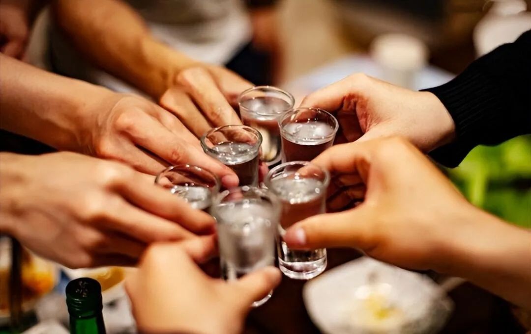 如何正确结交酒桌上的人？