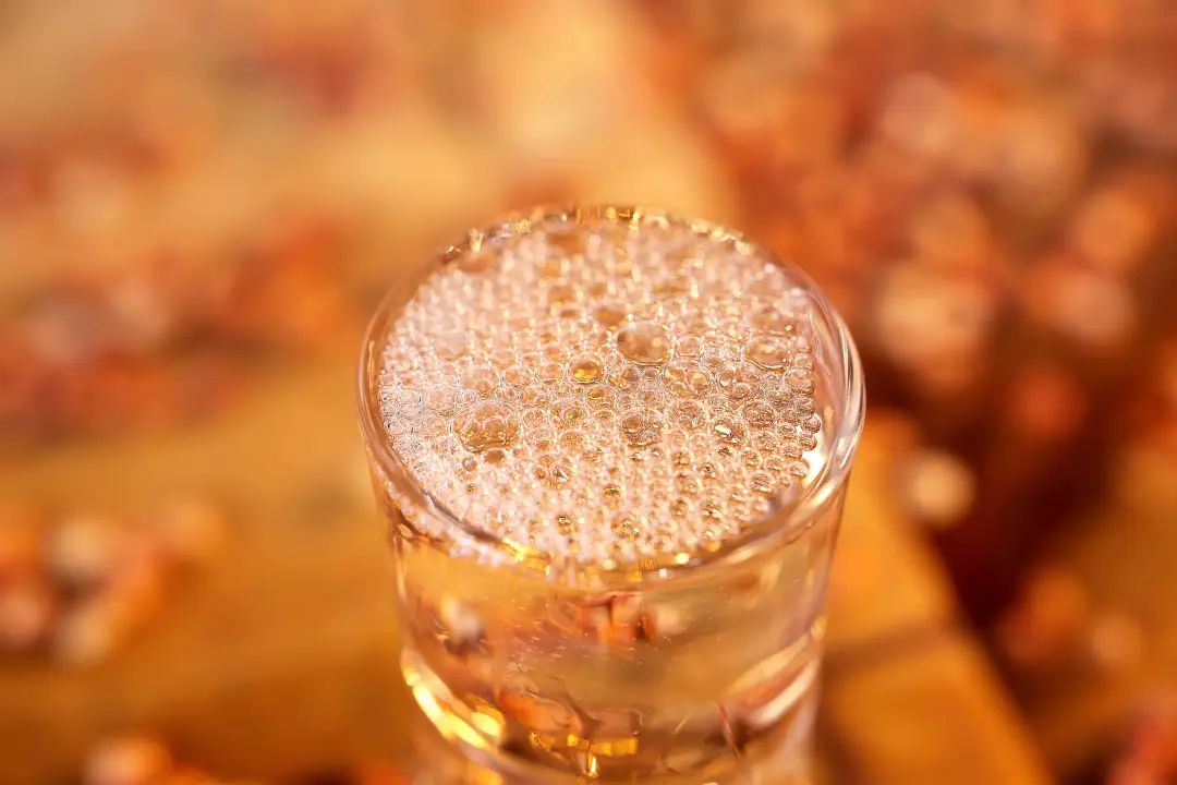 如何通过香气来品味一杯陈年老酒？