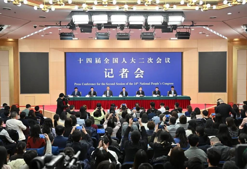 潘功胜行长在十四届全国人大二次会议经济主题记者会上答记者问
