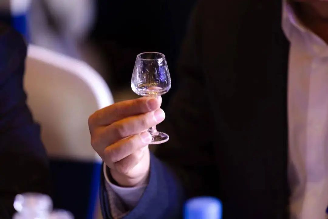 8个万能敬酒公式，轻松拿捏各种饭局