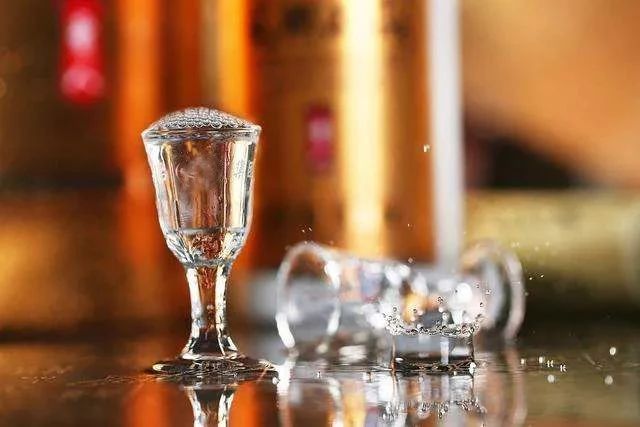 喝白酒用什么杯子最佳，老酒友的总结