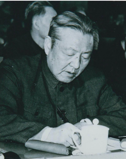 “英雄一世，坎坷一生”的习仲勋