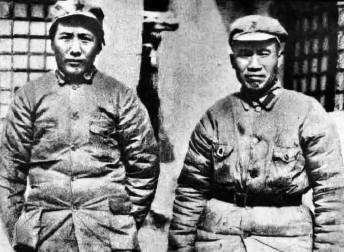 1936年长征胜利后，毛泽东和朱德到达陕北后合影.png