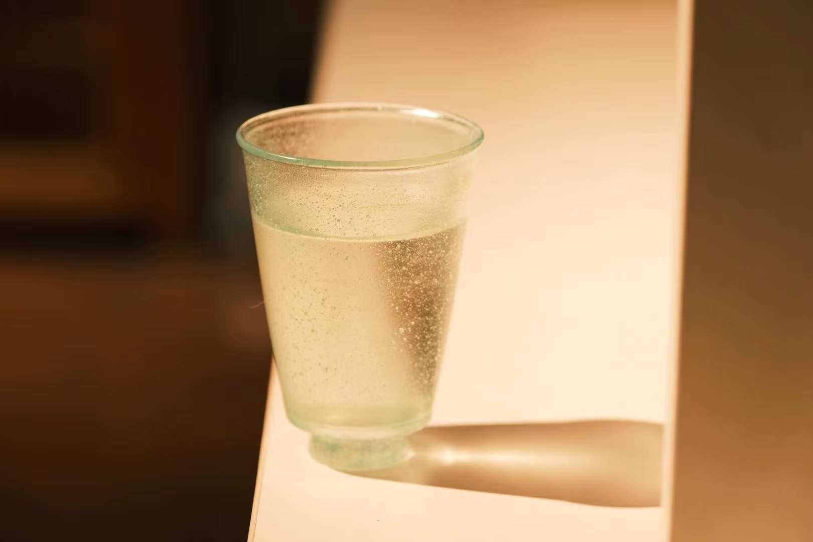 喝酱酒为什么要配矿泉水？99%的人不知道这个秘密