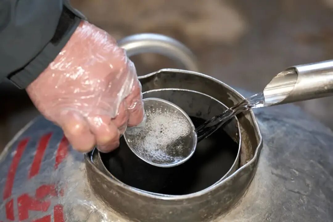 为什么酱酒必须存够三年才能出厂?揭开时间与品质的秘密(图1) 为什么酱酒必须存够三年才能出厂?揭开时间与品质的秘密(图1)
