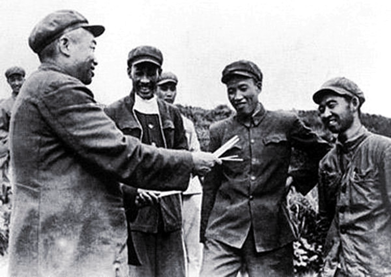 1980年梁兴初回北京时，叶帅给他两个选择，梁兴初：一个也不选