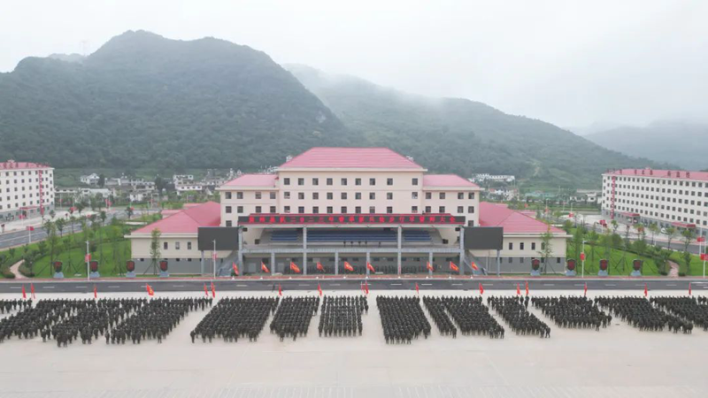 组图：直击新兵徒步行军训练