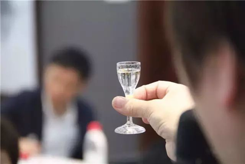 给领导敬酒时，不落俗套的6招话术