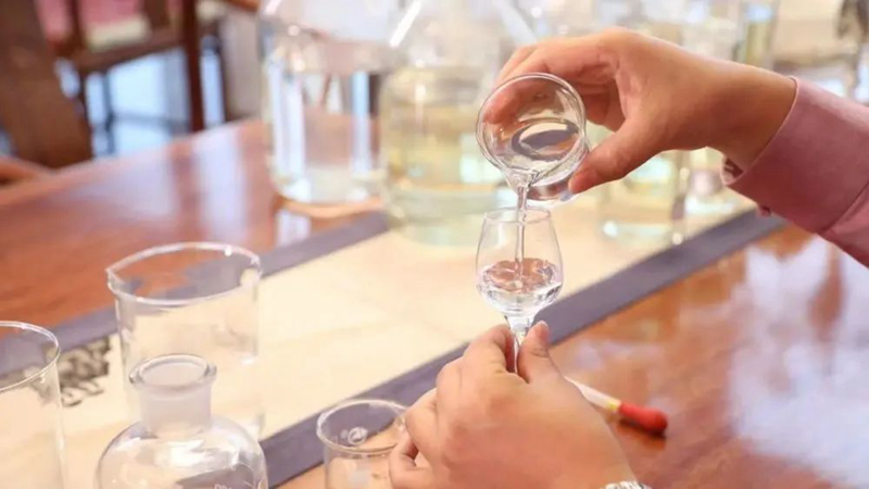 一瓶好的酱香白酒是怎样勾调出来的？