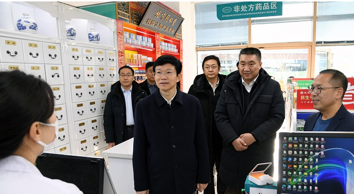 李利督导检查节前药品安全工作