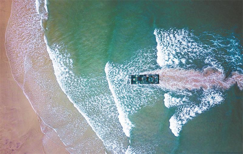 7月里的海陆空训练活动
