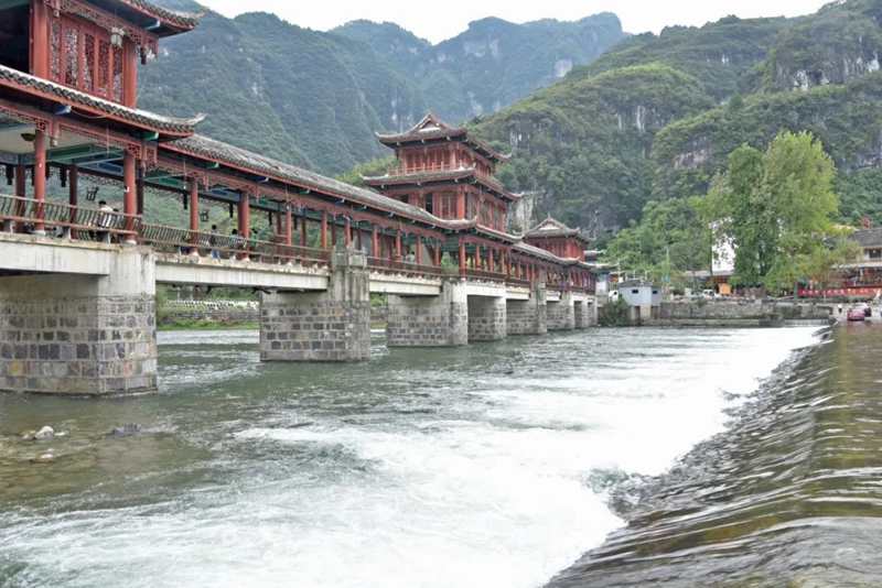 梵净山下猴子喝水的地方，有座山清水秀的“中国土家第一村”