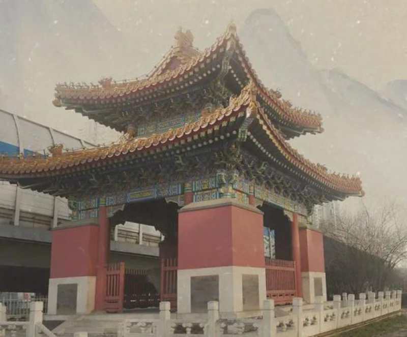 御制石道碑位于地铁八通线临近通州北苑站的轨道旁。.jpg