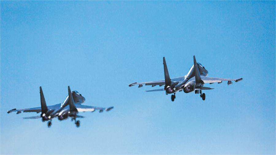 初冬， 空军航空兵某旅开展飞行训练.jpg
