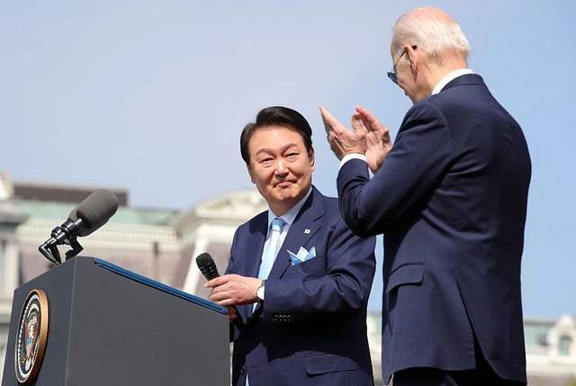 韩国总统与特朗普.jpg